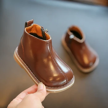 11.5-15.5 cm Yeni Bahar Bebek Ayakkabıları Deri Yürümeye Başlayan Çocuk yarım çizmeler Kauçuk Taban Bebek Shos Moda Küçük Erkek Kız Çizmeler