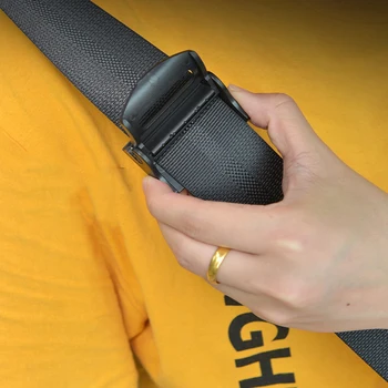 2 adet Araba Emniyet Kemerleri Klipleri Emniyet Emniyet Kemeri Stoper Ayarlayıcı Klip Dinlenmek için Omuz Boyun Araba Askısı Klipleri Araba Aksesuarları İç