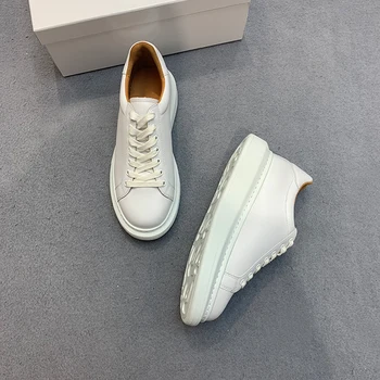 2022 Bahar beyaz ayakkabı Sünger Kek Kalın tabanlı Deri Tüm Maç gündelik ayakkabı Rahat Dantel-up Sneakers