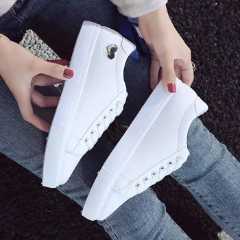 2022 Sonbahar Kadın Ayakkabı Moda Yeni Kadın PU deri ayakkabı Bayanlar Nefes Sevimli Kalp Daireler rahat ayakkabılar Beyaz Ayakkabı Yeni