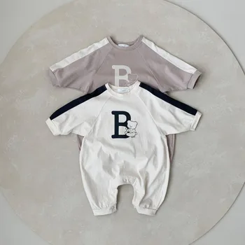 2022 Sonbahar Yeni Bebek Uzun Kollu Pamuklu Karikatür Romper Sevimli Ayı Mektubu Baskı Bebek Giysileri Erkek Bebek Kız Rahat Tulum