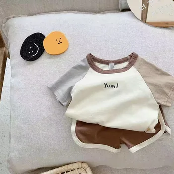 2022 Yaz yeni erkek ince kısa kollu karikatür spor elbise çocuk bebek yakışıklı ve şık iki parçalı takım elbise