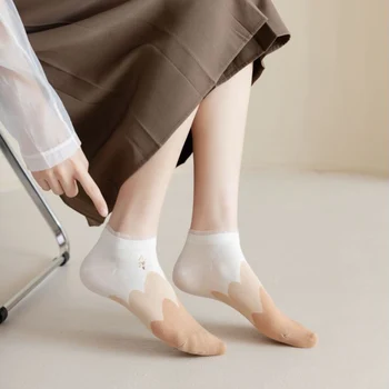 5 Çift / grup Bej Serisi Çorap Sevimli Tavşan Kalp Çiçekler Baskı Penye Pamuk Rahat Kore Tarzı Kadın Ayak Bileği Çorap Kısa Komik