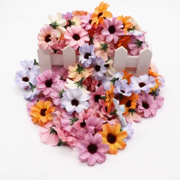 50Pcs 4cm Çelenk Ev Düğün Dekorasyon Scrapbooking için Daisy Çiçek Başkanları Mini İpek Yapay Çiçek çok Renkli
