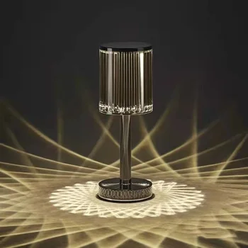 Elmas Masa Lambası Dokunmatik Karartma Akrilik Dekorasyon Masa yatak odası için lamba Başucu Kristal Aydınlatma Armatürleri Hediye LED Gece Lambası