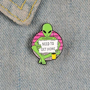 Eğlenceli Yeşil Alien Uzay Gemisi Astronot Emaye Broş Özel Alaşım Rozeti Kovboy Giysi Çantası Pin Aksesuarları Kadın Takı Hediye Çocuk
