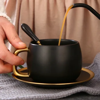 Iskandinav minimalist seramik fincan Yaratıcı fırçalama siyah altın kahve fincan seti bir seferde bir fincan