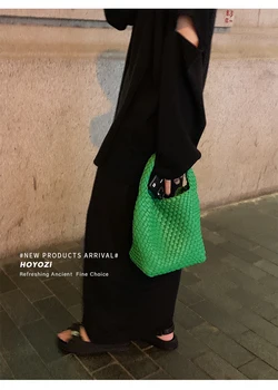 Kadın tasarımcı dokuma kova çanta el yapımı sepet tote çanta 2022 yeni sıcak pembe yeşil siyah yeşil mor hobo üst kolu çanta