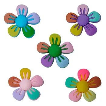 Kaliteli 1 adet Renkli Çiçek PVC Ayakkabı Takılar Papatya Aksesuarları Süslemeleri Fit Bilekliği DIY Parti Hediye