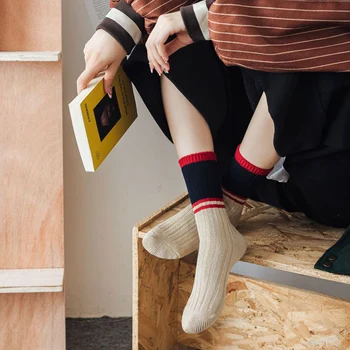 Moda Kore Harajuku Çorap Kış Kalın Çift Örgü Patchwork Renk Çizgili Nefes Orta Tüp Kaykay Çorap Kadın Pamuk