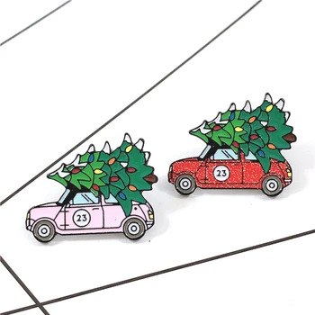 Noel Araba Taşıma Ağacı Emaye Pin Pembe Kırmızı Broş Denim Kot tişört çanta Noel Takı Hediye Arkadaşlar Çocuklar için