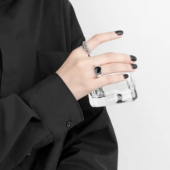 QMCOCO 2021 Yeni Stil Yaratıcı Siyah Yuvarlak Gümüş Renk Moda Basit Yüzükler Kadın Erkek Doğum Günü Partisi Takı Hediyeler