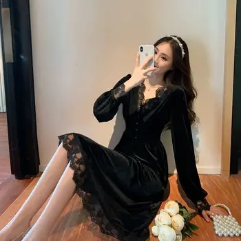 Seksi V Yaka Uzun Kollu Kadife Elbise Siyah Dantel Splice Yüksek Bel İnce Pileli Midi Elbise kadın Zarif Sonbahar Kış Elbise