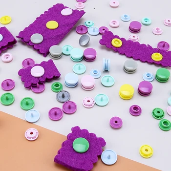 Toptan DIY Plastik Yapış Düğmeler Giysi Konfeksiyon çıtçıt Bağlantı Elemanları İçin Kullanılan Çocuk bezi/Önlükler/Çanta/Klasör / Oyuncaklar