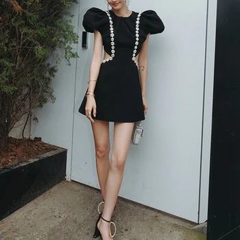 TWOTWINSTYLE Vintage Siyah Patchwork Elbise Kadınlar İçin O Boyun Puf Kısa Kollu Yüksek Bel Hollow Out Mini Elbiseler Kadın 2021 Yeni