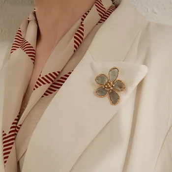 Yeni zarif kadın Kristal Çiçek broş Vintage takı Retro Tarzı Broş Dekorasyon
