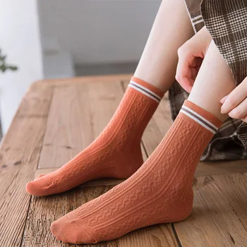 ZTOET Marka Yeni Çorap Kadın Sonbahar Kış Tüp Çorap Düz Renk Pamuk Yüksek Kalite Sıcak Bayanlar Çorap 5 çift / grup